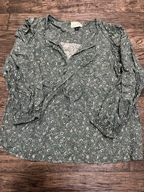 Universal Thread Green Floral V-Neck Long Sleeve Blouse